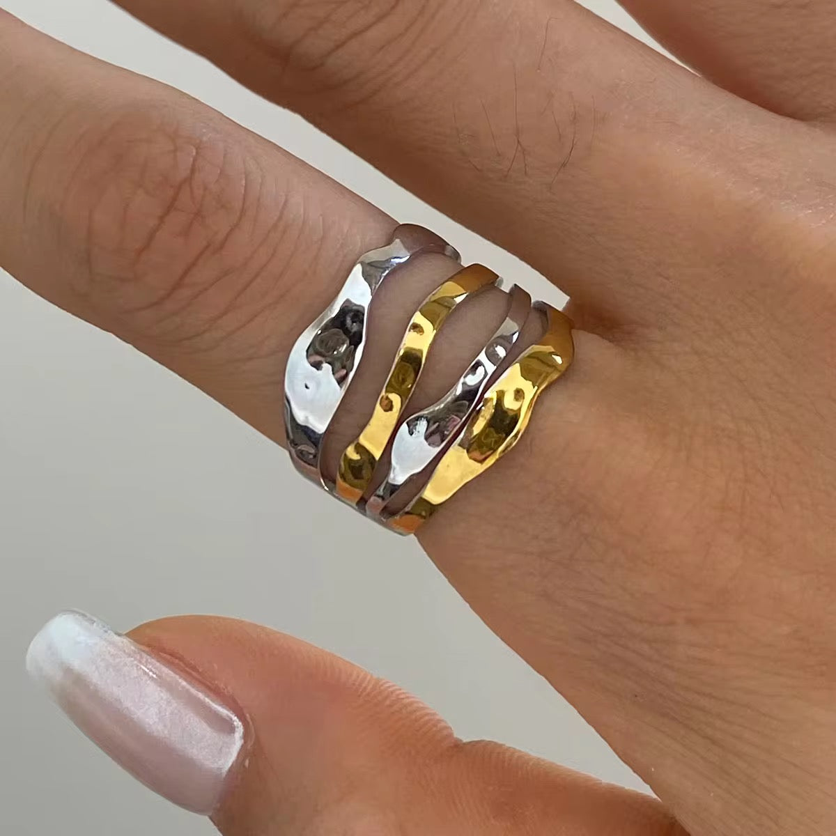 WIGGLY RING