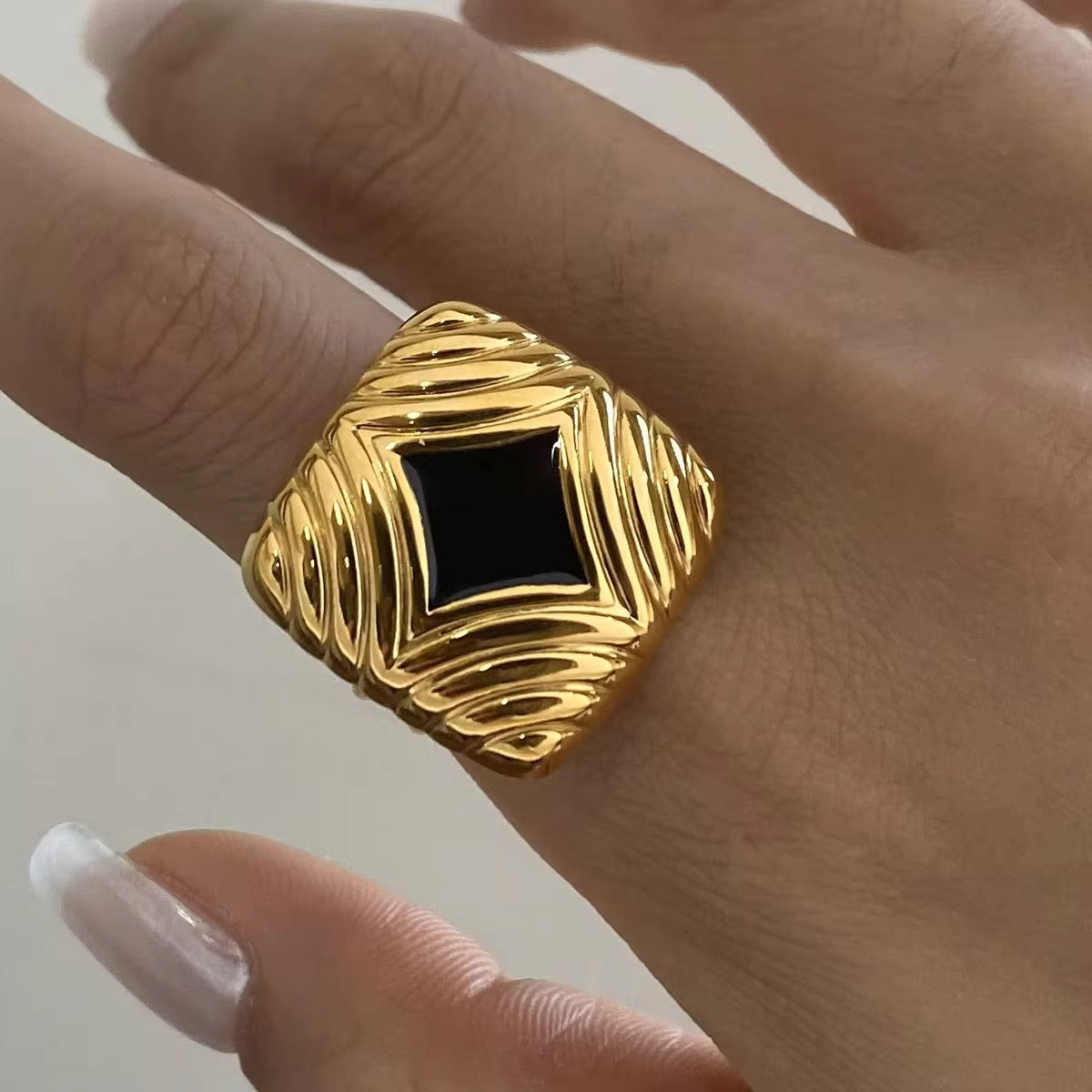 EYES OUT RING