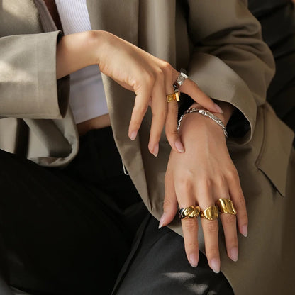 CROISSANT RING