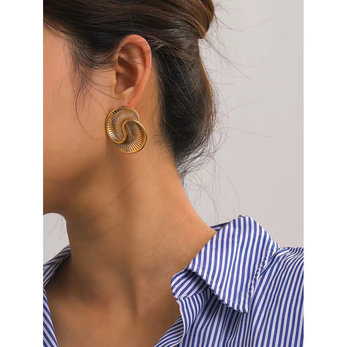 LOOPED SHELLS